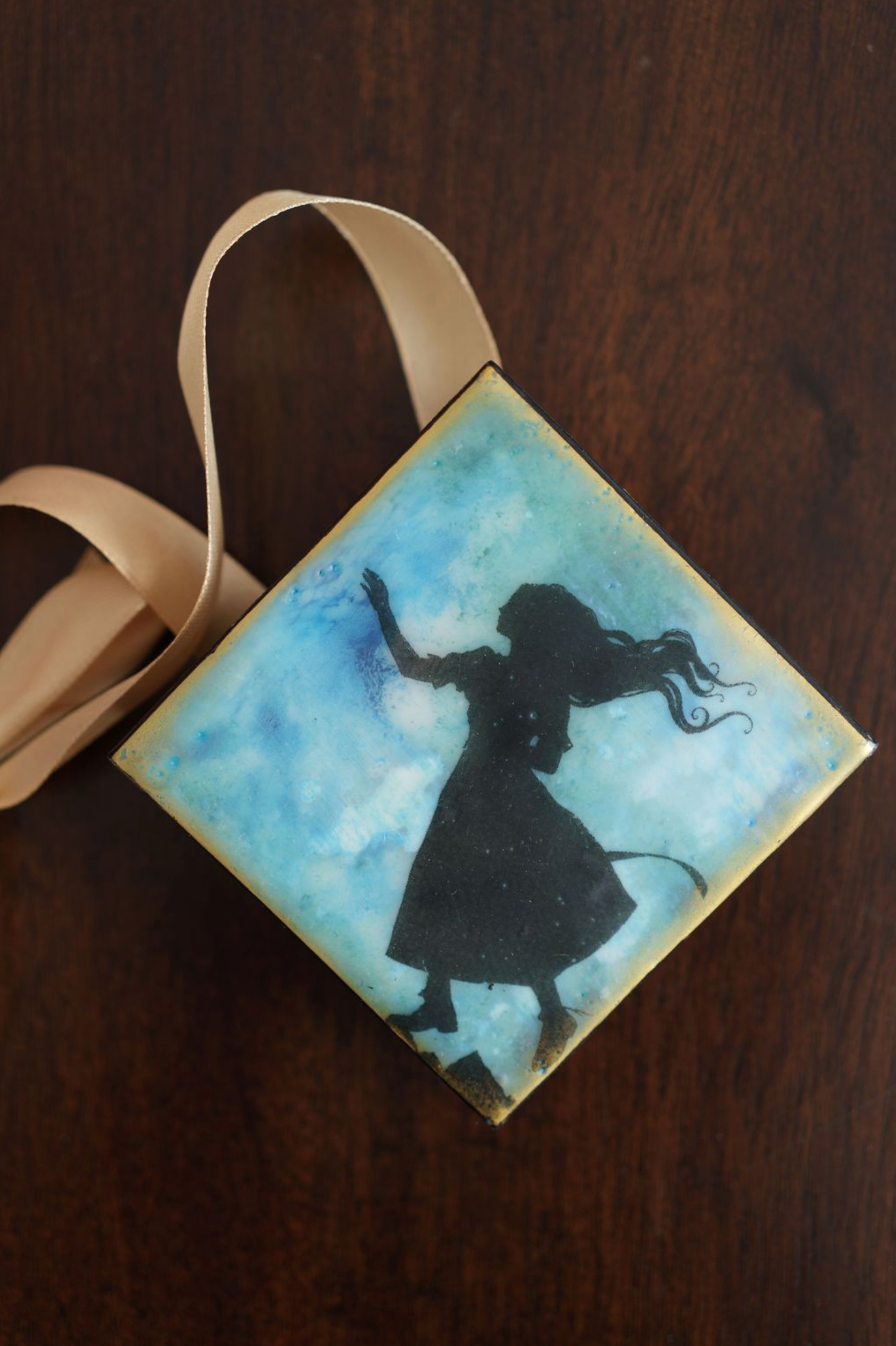 Tress Silhouette by Shari Lyon